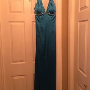 Beautiful prom or bridesmaid dress. Size 3/4.